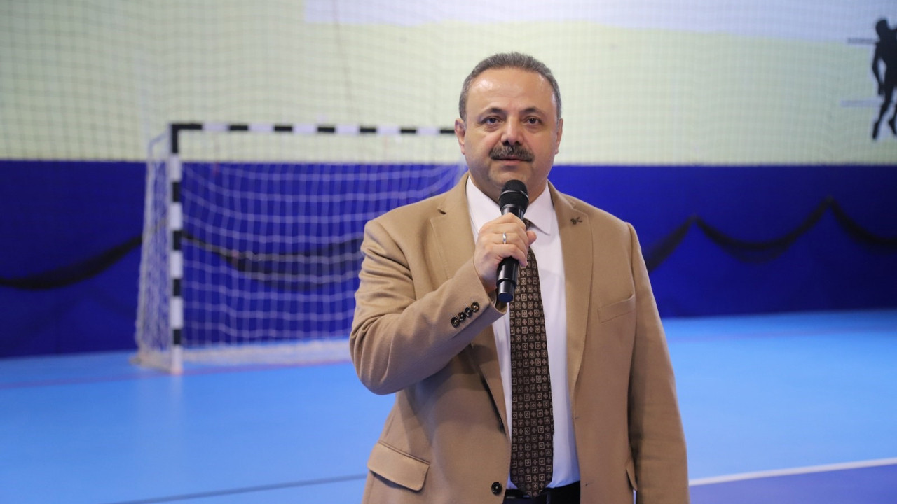 ASÜ’nün 20. yılında “Oradan Bir Şeyler” ekibi izleyiciyi büyüledi