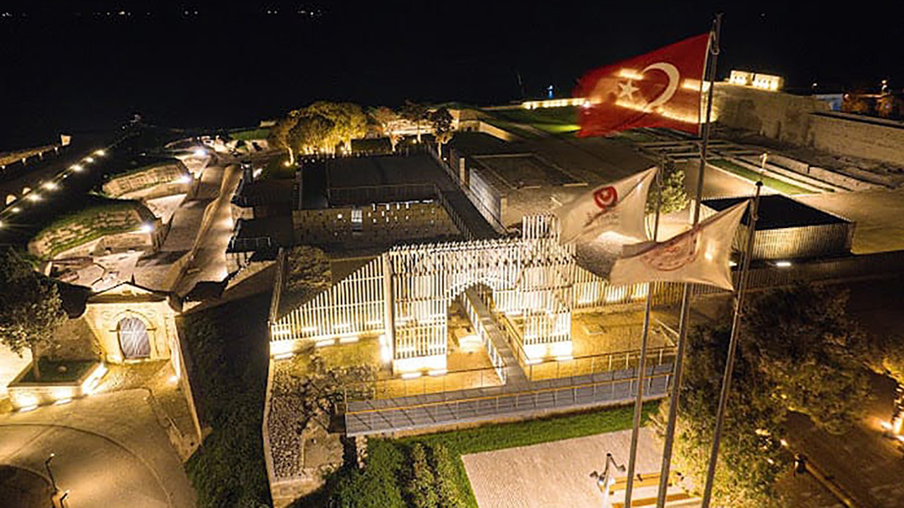 Bakan Ersoy duyurdu: Seddülbahir Kalesi uluslararası mimarlık ödülüne layık görüldü