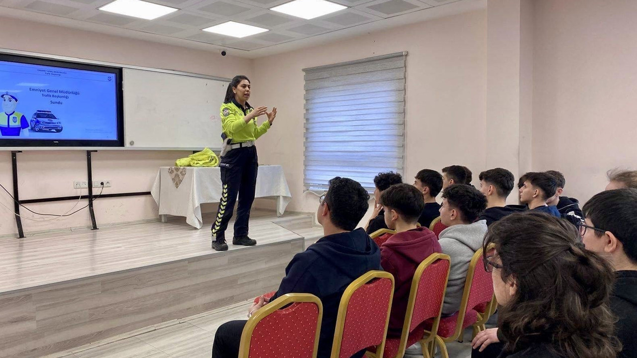 Bilecik’te Trafik Denetleme Şubesinden Ertuğrulgazi Lisesine ziyaret