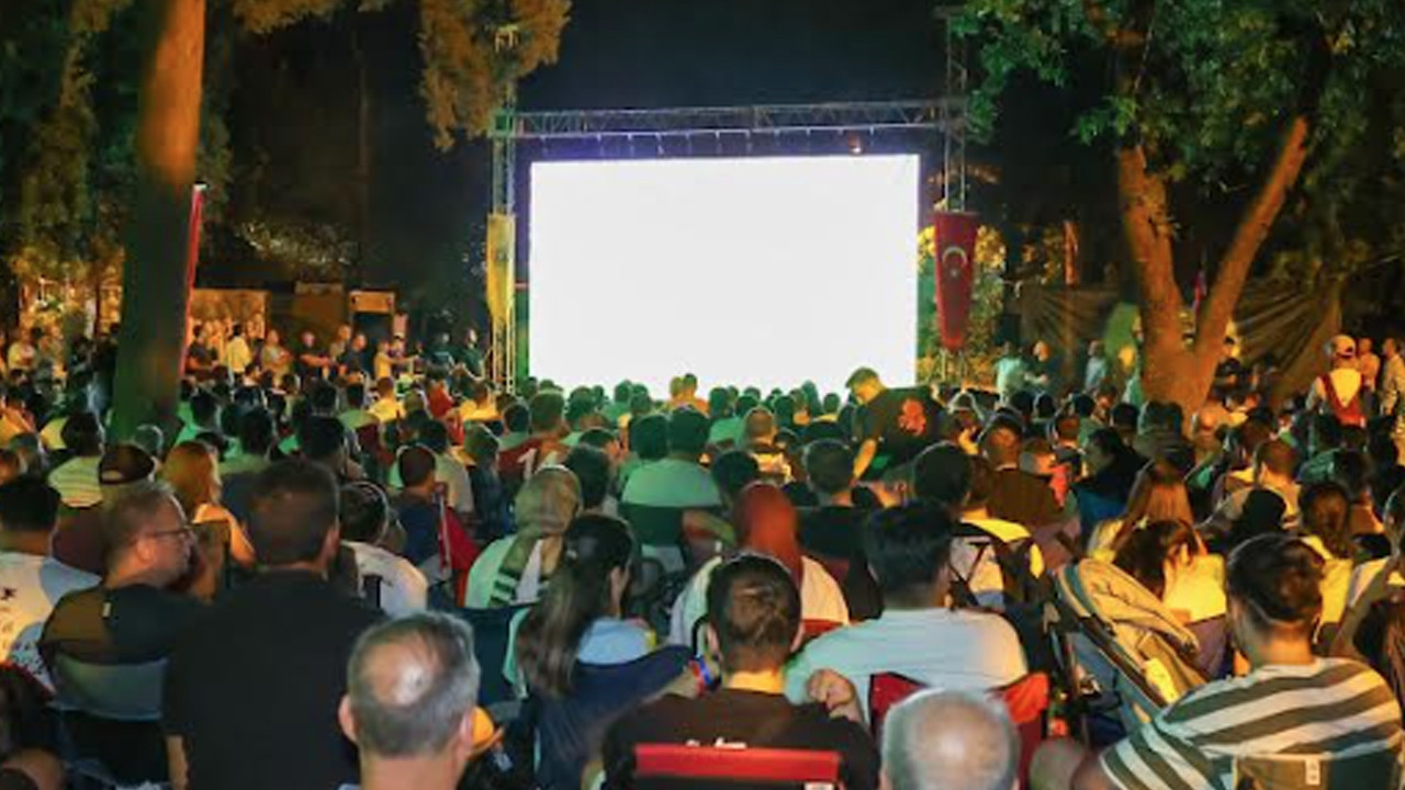 Bucalılar milli maçı heyecanını dev ekranda yaşayacak