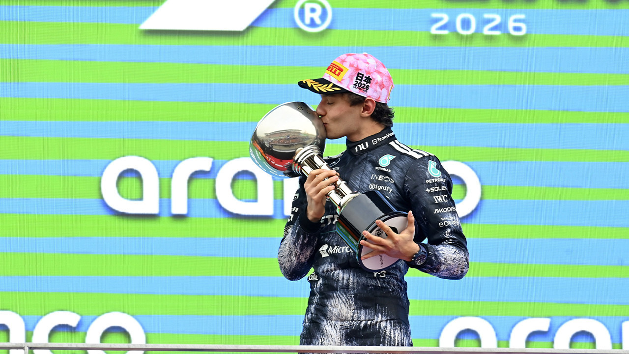 Kimi Antonelli Japonya zaferi sonrası podyum kutlamasında yaş engeline takıldı