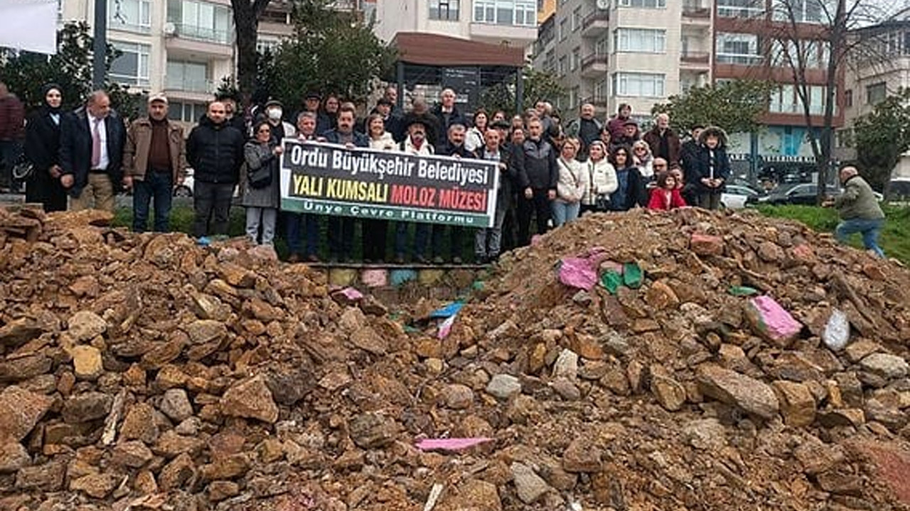 Kumsalda skandal protesto: 'Moloz Müzesi' törenle açıldı