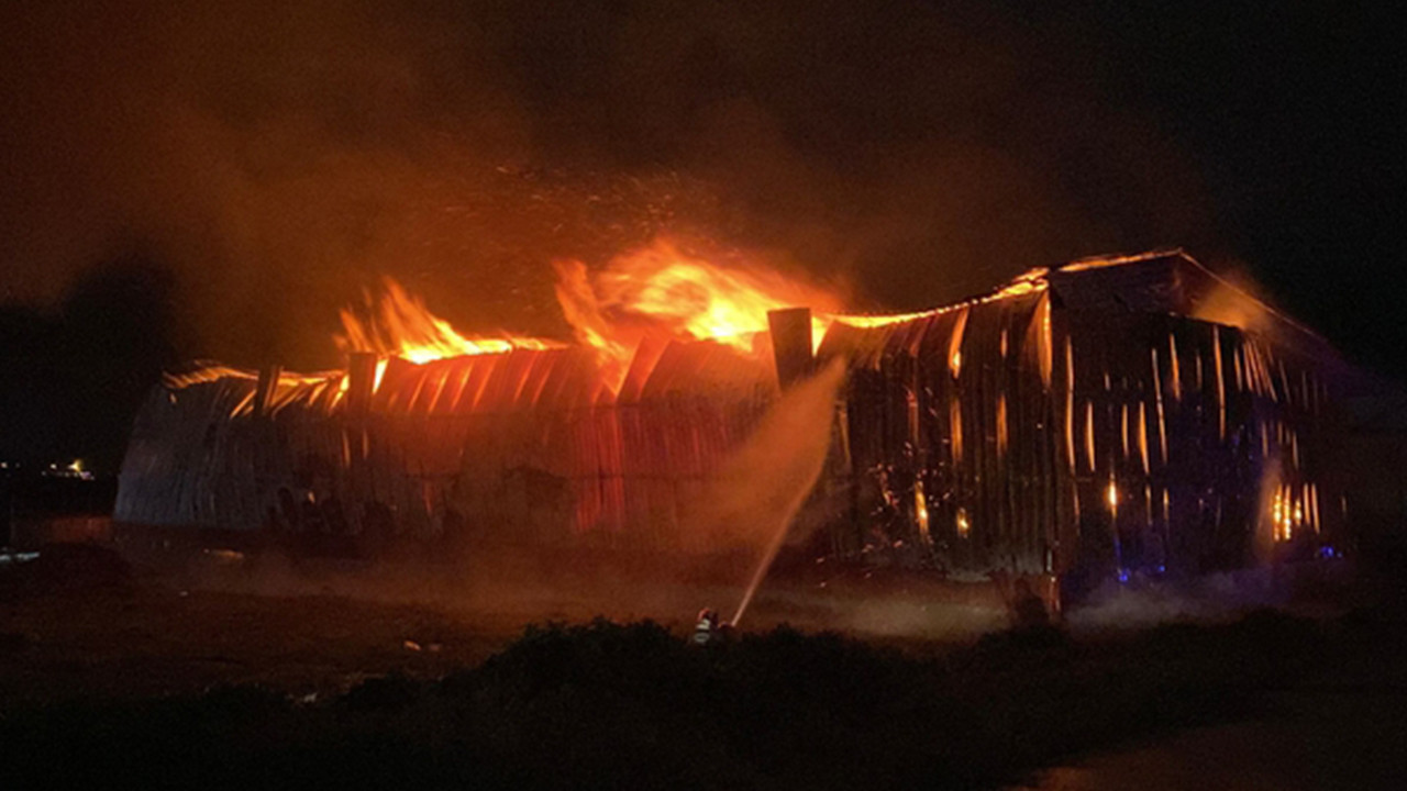 Osmaniye’de kağıt fabrikası yangını