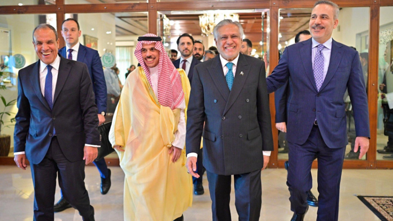 Pakistan Dışişleri Bakanı'ndan Çin’e müzakere ziyareti