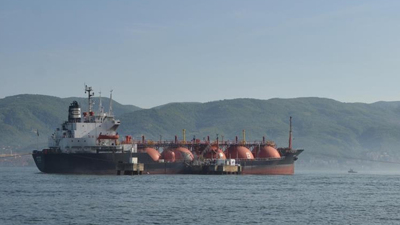 Rus tanker Küba’da: 100 bin tonluk petrol sevkiyatı limana ulaştı