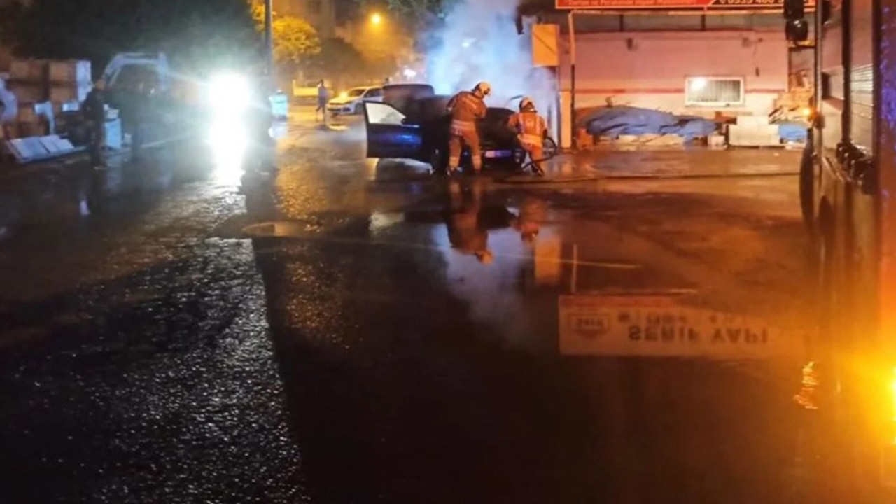 Seyir halindeki otomobil aniden alevlere teslim oldu