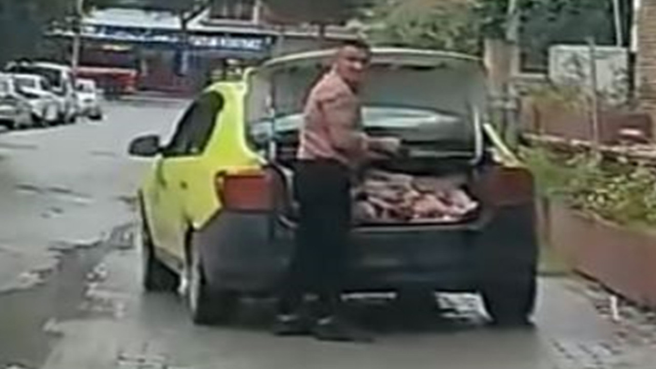 Taksinin bagajındaki etler şoke etti
