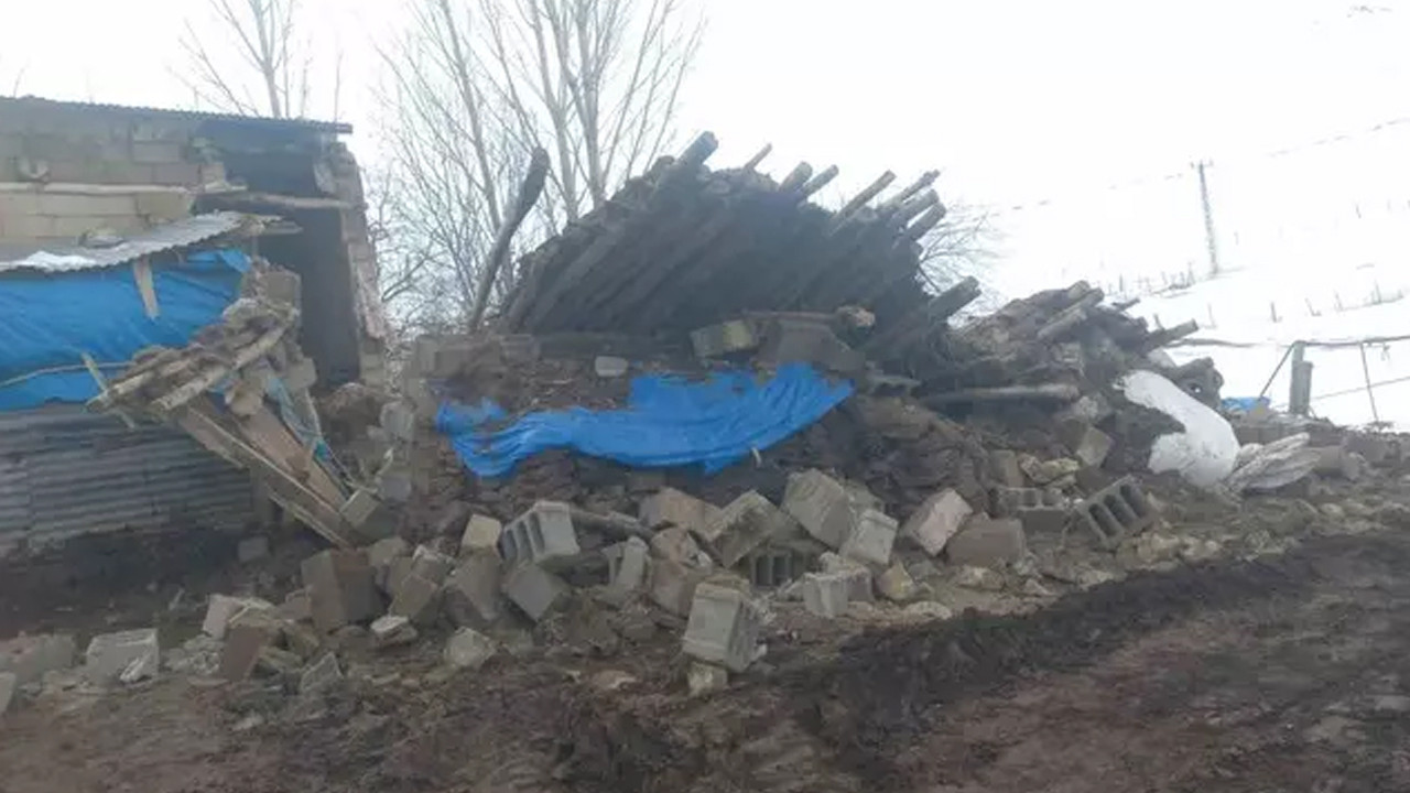 Ahır çöktü, 23 küçükbaş hayvan telef oldu