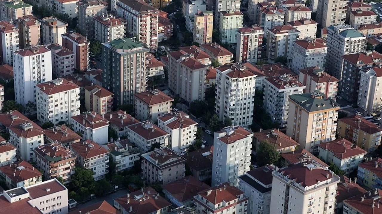 Aidat borçlarının bina ortak alanlarına asılması kişisel veri ihlali sayıldı