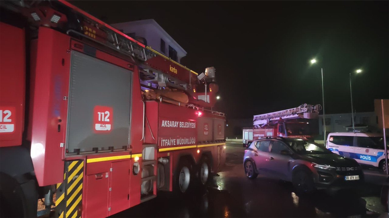 Aksaray’da bodrum katındaki çöp yangını paniğe neden oldu