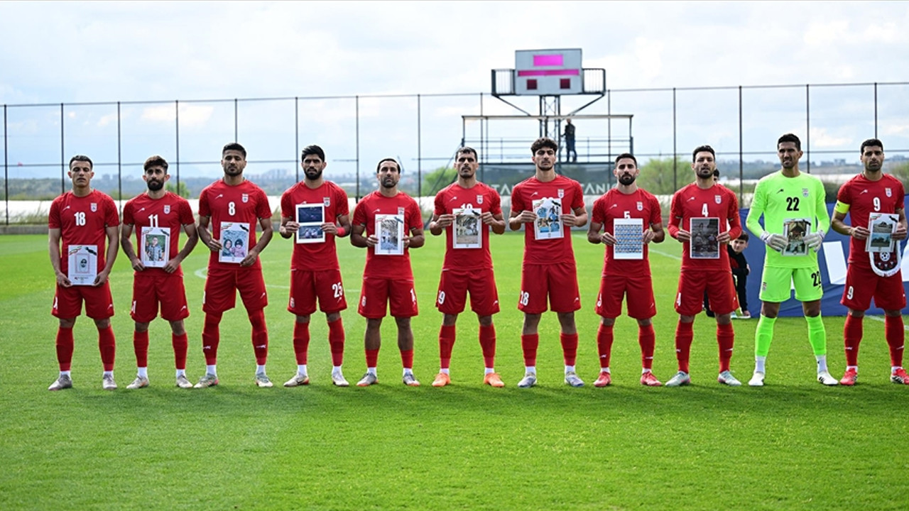 İran Milli Takımı savaşta hayatını kaybeden çocukları andı