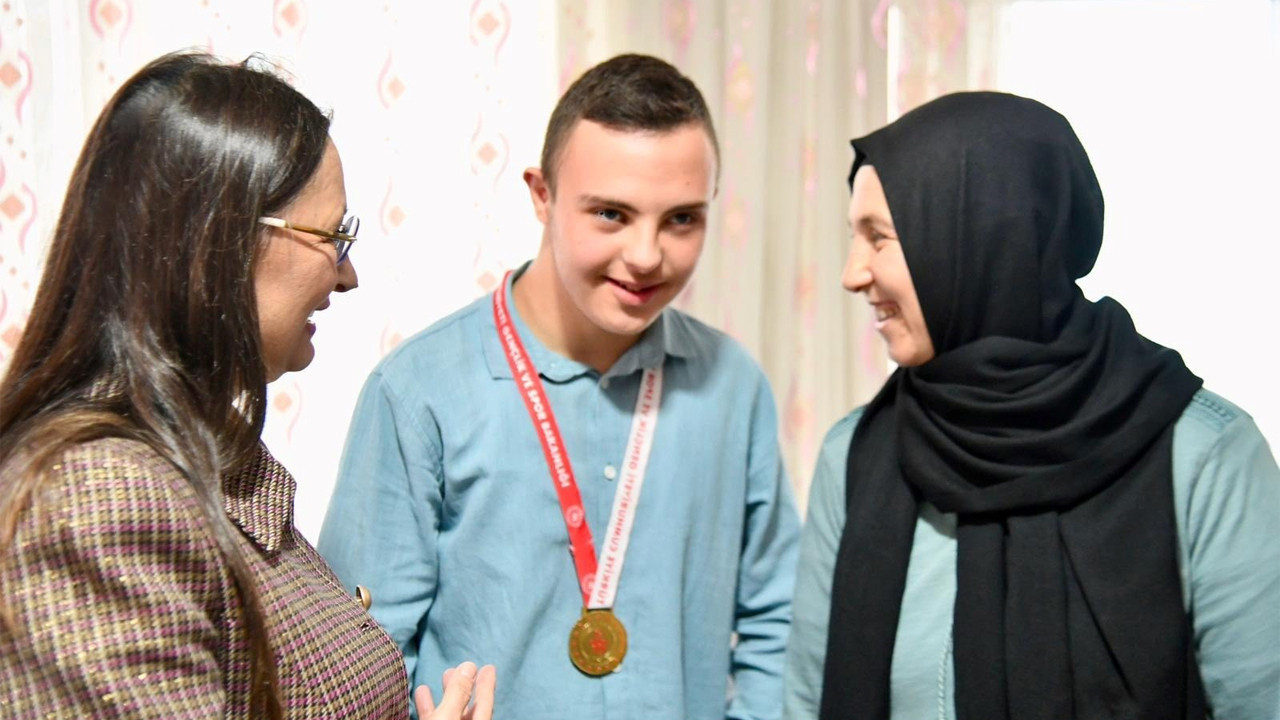 Vali Eşi Toros’tan şampiyon sporcuya anlamlı ziyaret