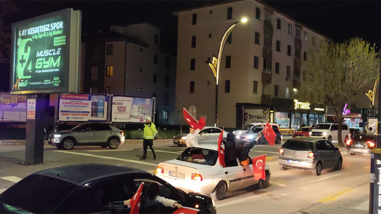 Aksaray’da spor severler Milli Takım galibiyetini kutladı