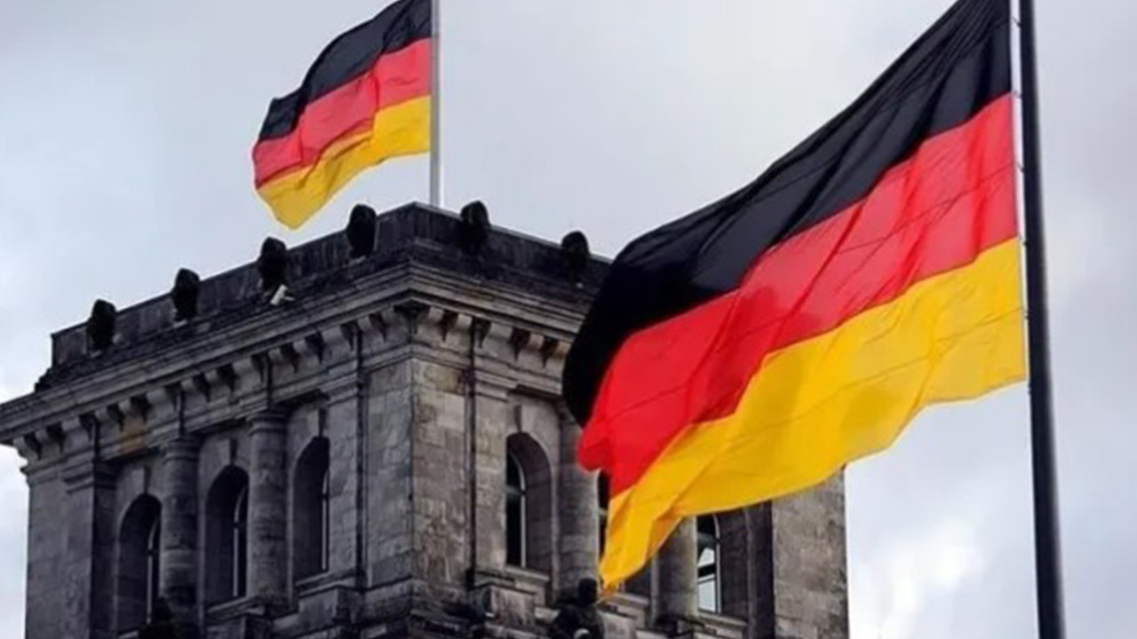 Almanya'da makine siparişleri şubatta yüzde 12 düştü