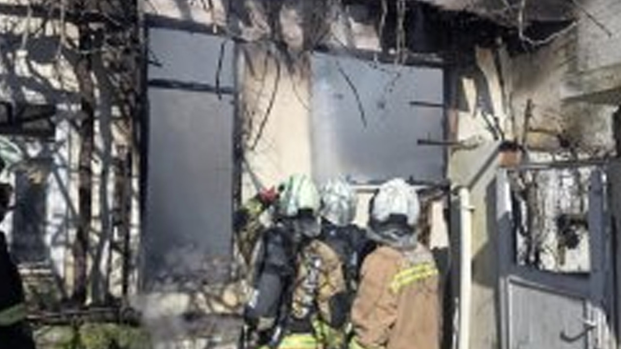 Antakya’da metruk bina yangını