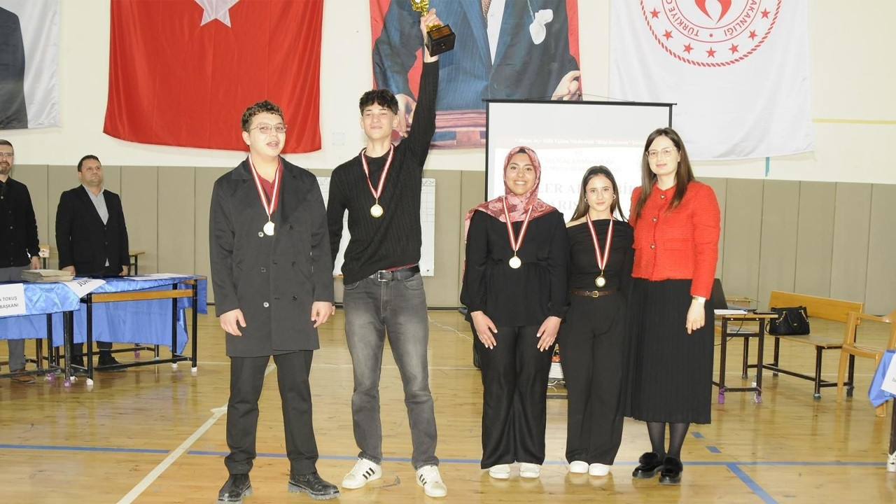 Bilgi yarışmasında ödüller sahiplerini buldu