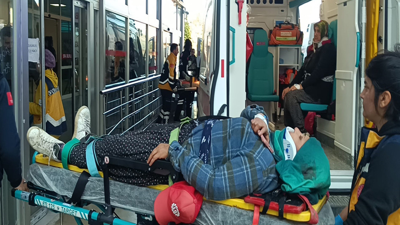 İşçi servisi devrildi: 17 yaralı var