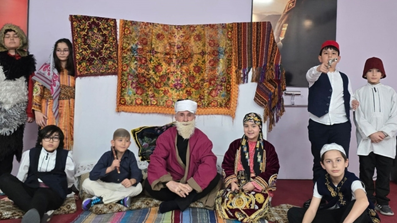 Minik yetenekler tiyatro hünerlerini sergiledi