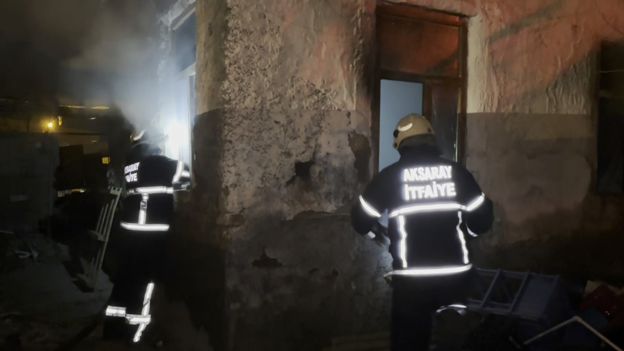 Aksaray’da metruk evde yangın paniği