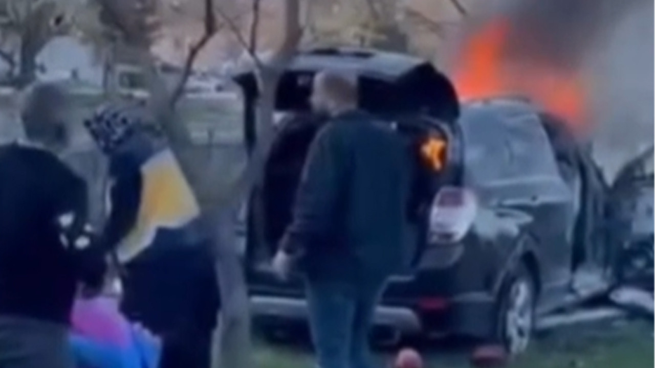 Kontrolden çıkan araç alevlere teslim oldu