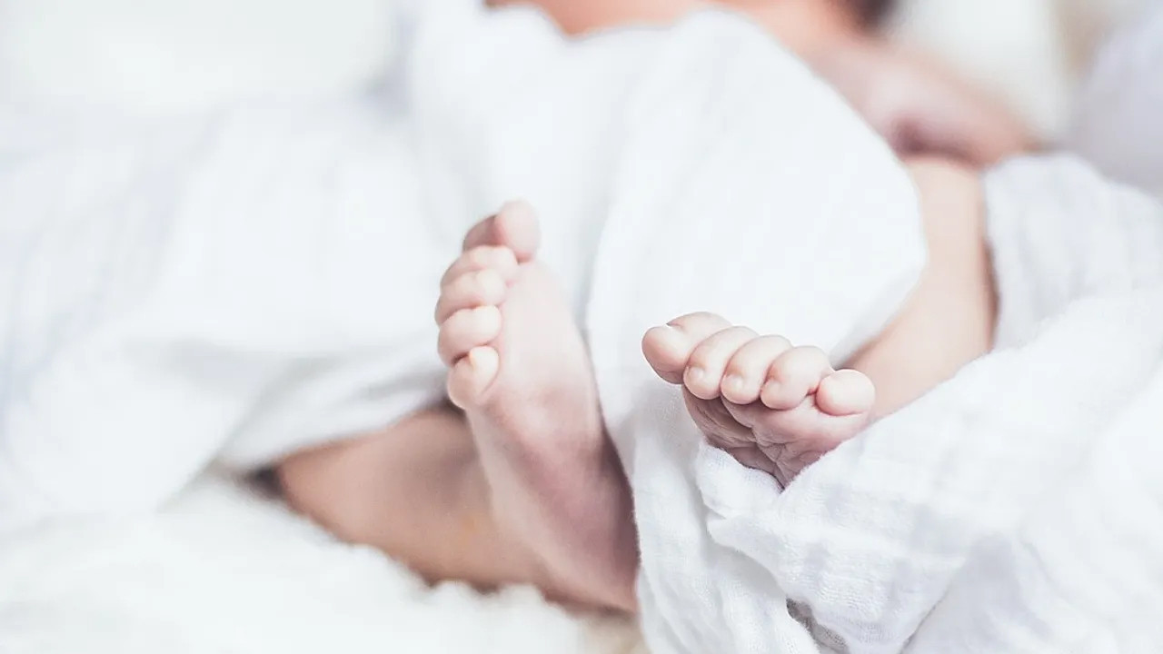 Muş’ta doğan 2 günlük bebek ambulans uçakla Ankara’ya sevk edildi