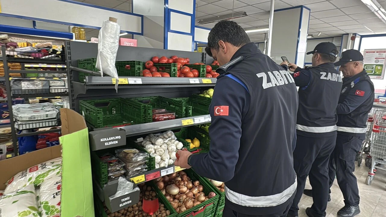 Zabıta ekiplerinden marketlere sıkı denetim