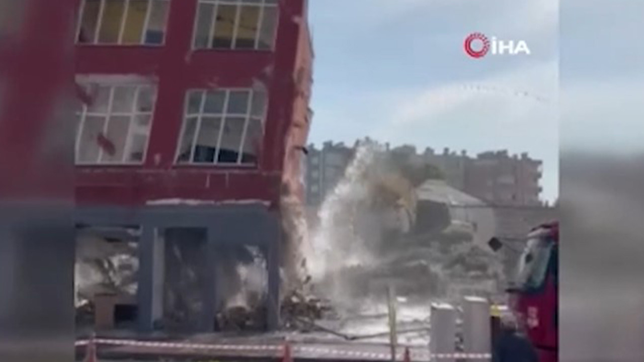 2 katlı yapının çatısı çöktü