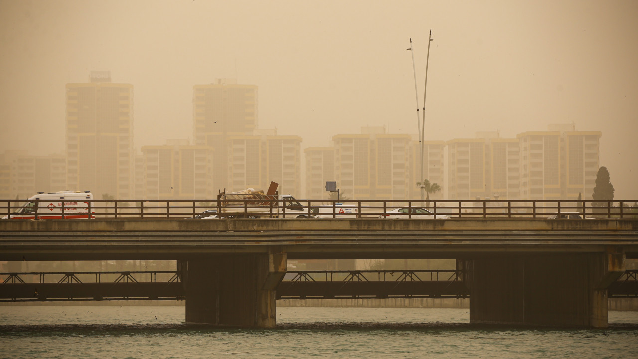 3 ilde toz taşınımı hayatı felç etti