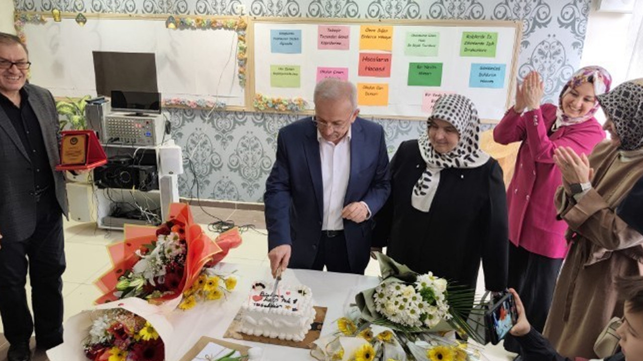 42 yıl 7 ay sonra emekli oldu: Son vedasında büyük sürpriz