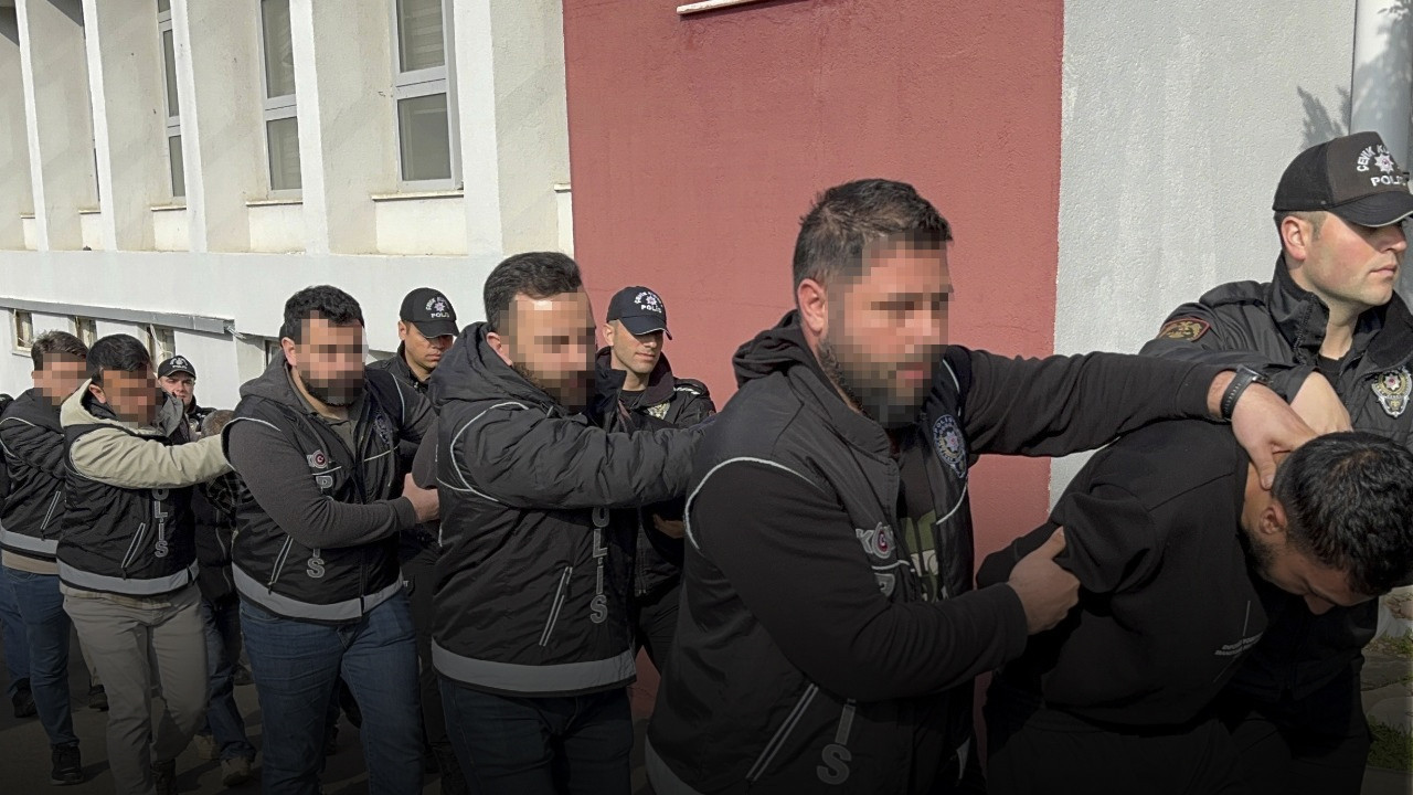 Adana'da geri dönüşüm tesisi görünümlü fabrikada kaçak sigara üretimi: 2 zanlı tutuklandı