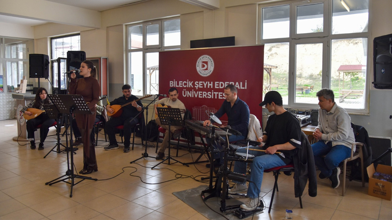 Bilecik Şeyh Edebali Üniversitesi Söğüt Meslek Yüksekokulunda kampüs konserleri