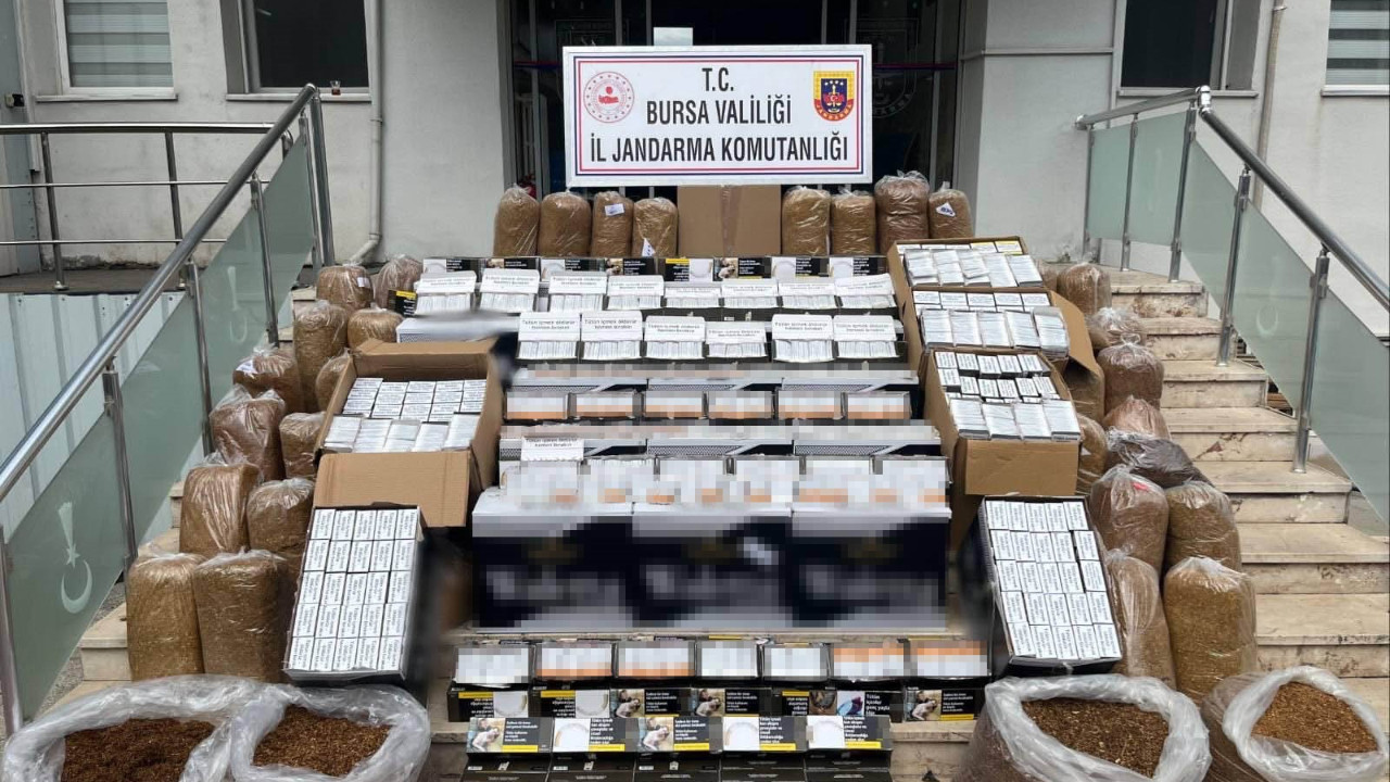 Bursa’da kaçak tütün operasyonu: Yüz binlerce makaron ele geçirildi