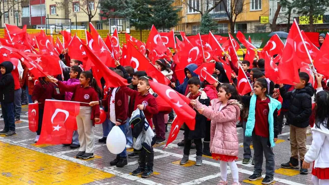 Elazığlı minikler milli takımın başarısını kutladı