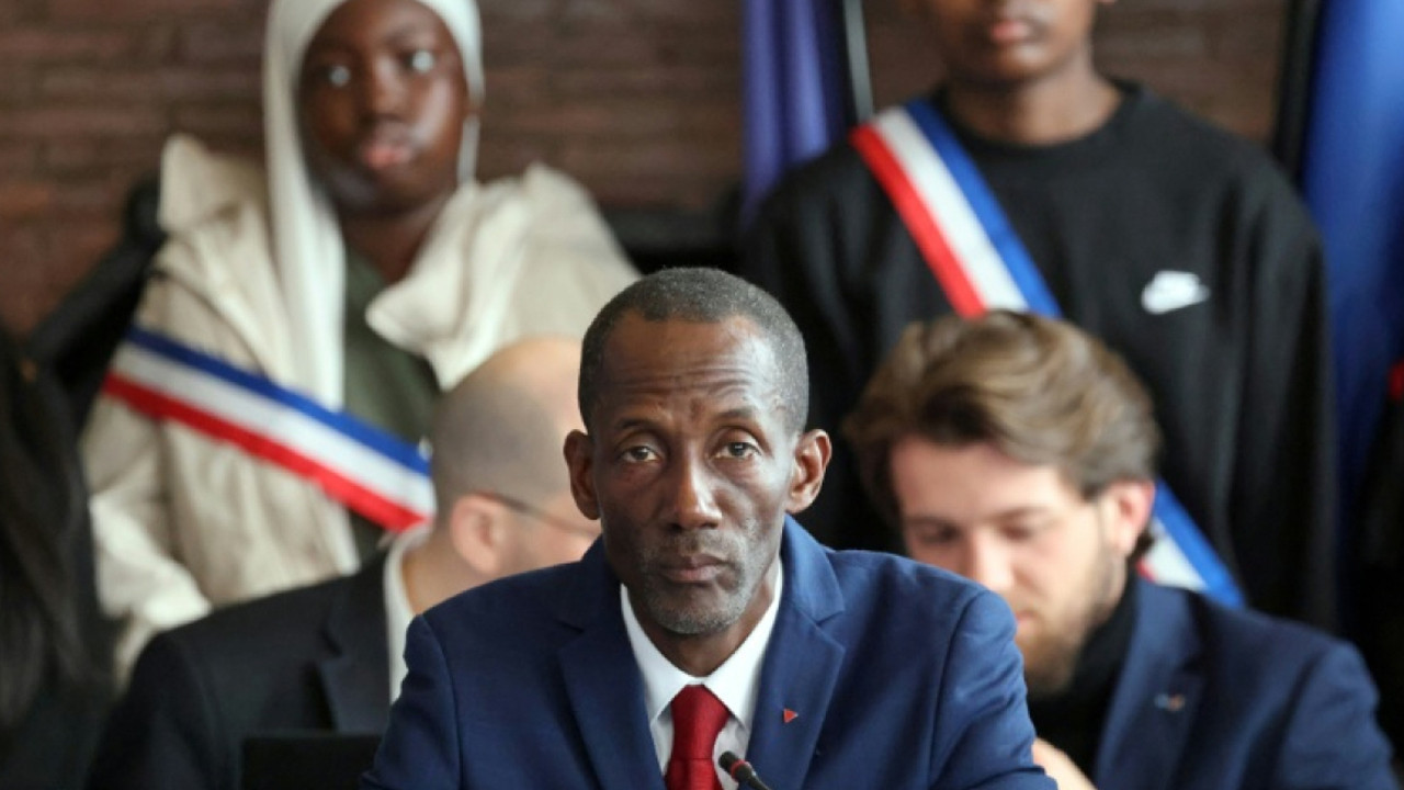 Fransız siyasetçiye ırkçı ifadeler kullanan kanala soruşturma