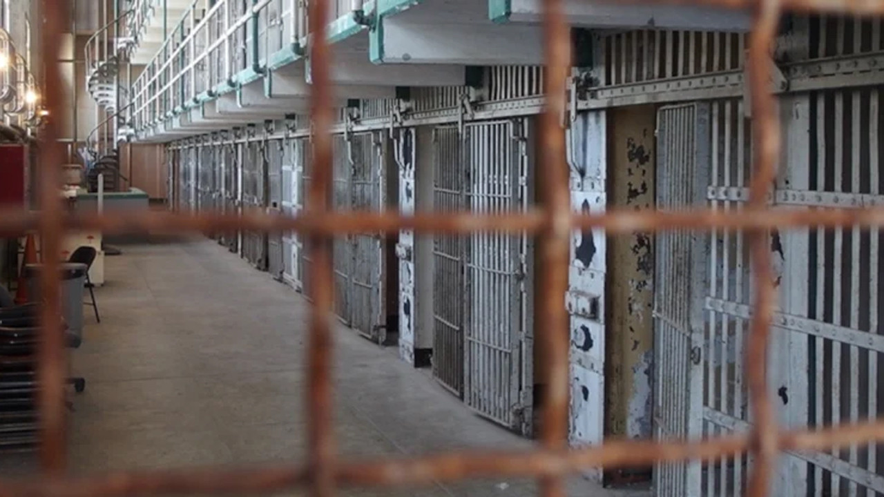 Küba binlerce mahkumu affetti