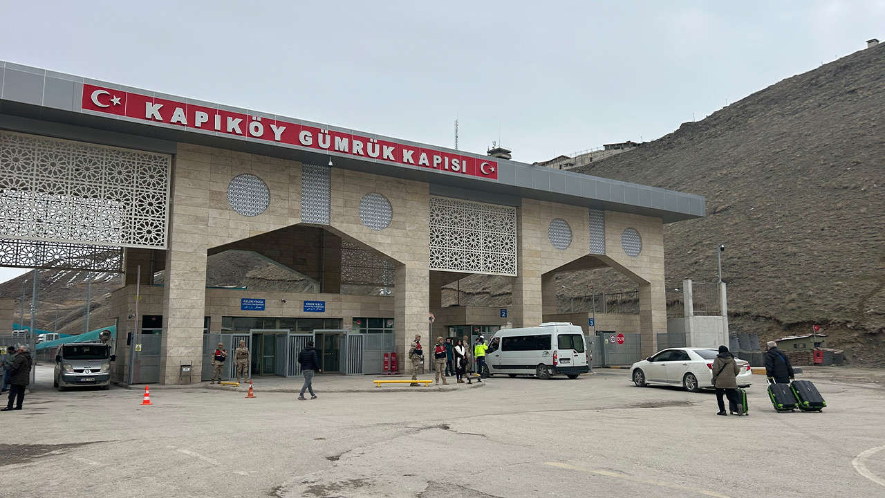 Türkiye-İran geçişlerinde son tablo: Sevkiyatlar koordineli, yolcu geçişleri kontrollü