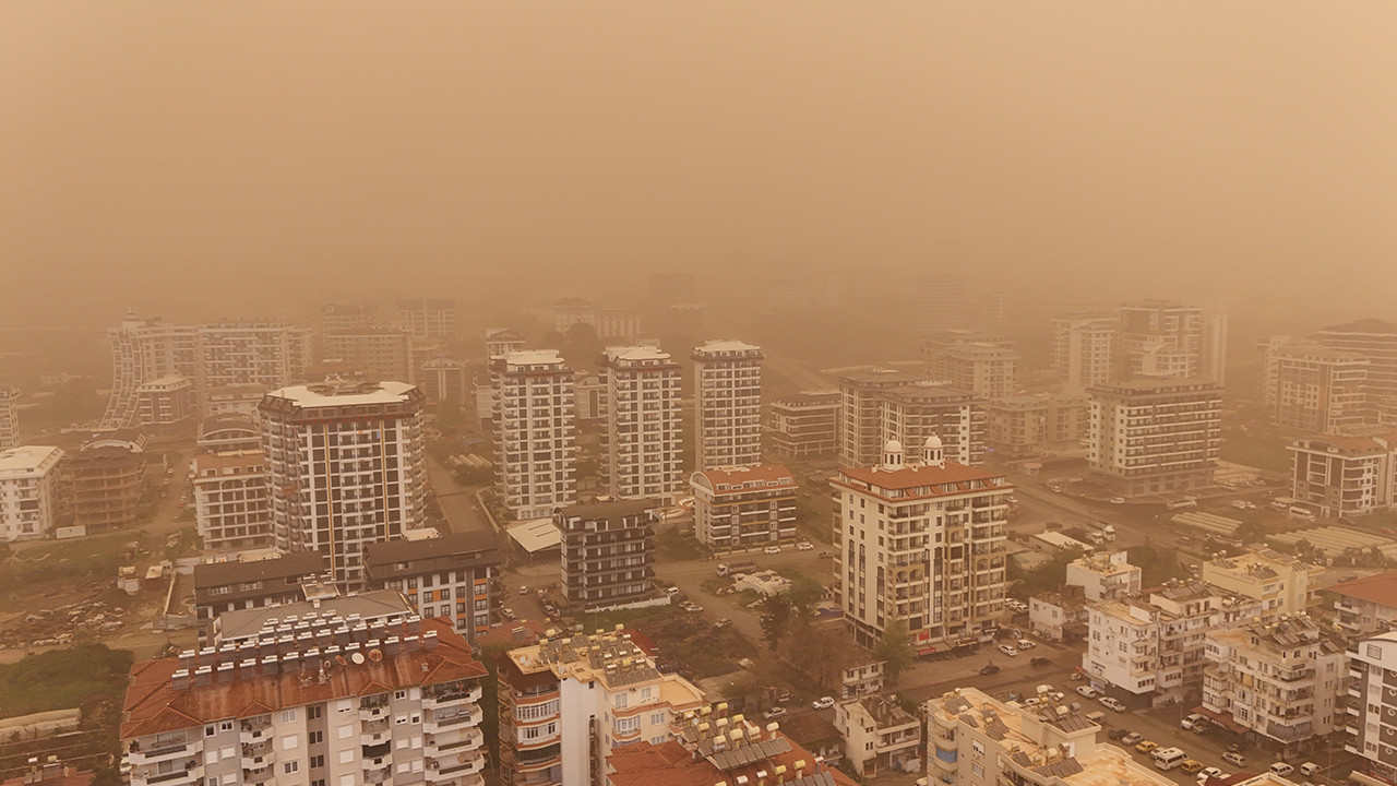 Türkiye'de yer yer çöl tozu etkili oluyor: Uzmanlar uyardı