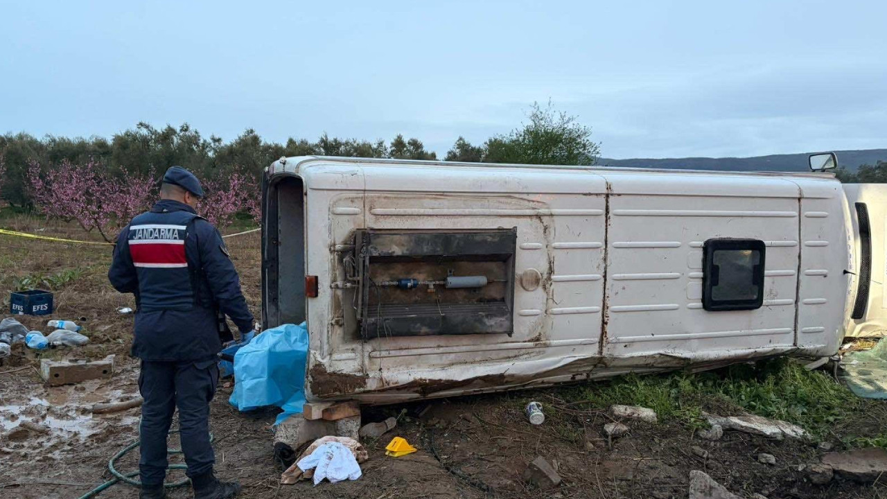 Bursa’da işçi minibüsü tarlaya devrildi: 1 ölü, 12 yaralı