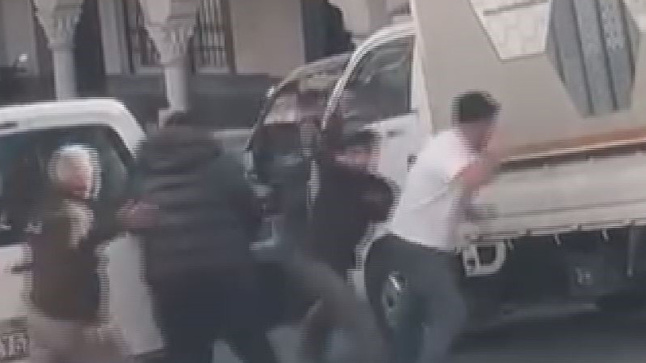 İki sürücünün bıçaklı yol verme kavgası