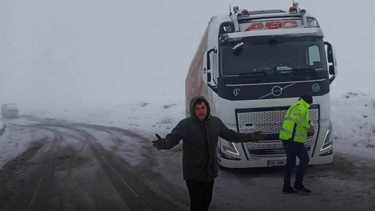 Onlarca TIR yolda kaldı: Ilgar Dağı’nda kar, sis ve buzlanma