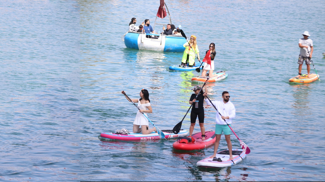 Adana'da Uluslararası Portakal Çiçeği Festivali kapsamında su korteji yapıldı