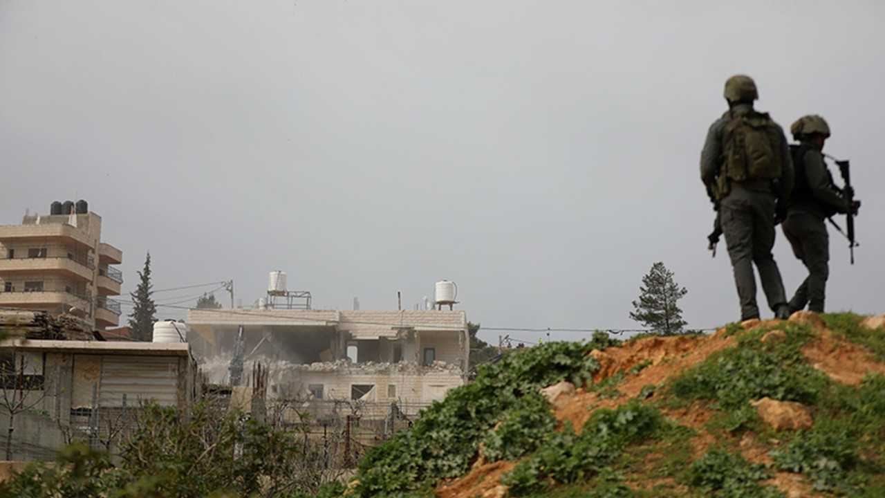 İsrail askerleri Filistinli bir çocuğu yaraladı