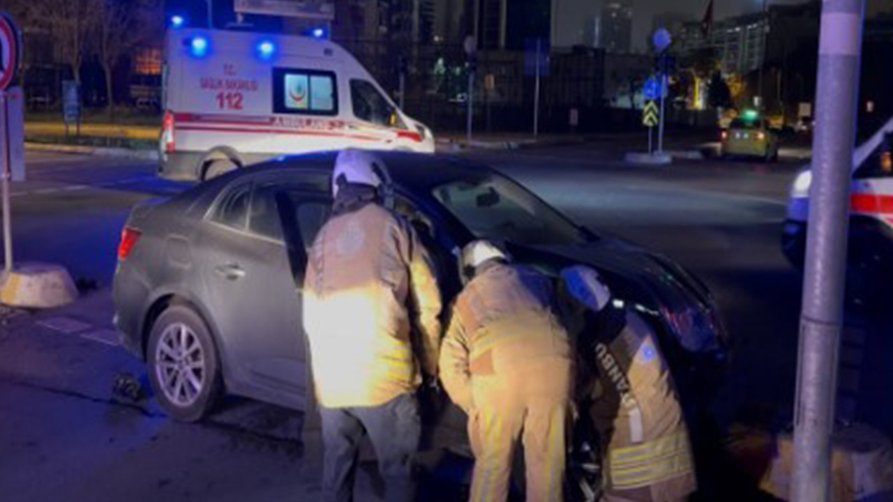 Kartal’da iki otomobil çarpıştı: 4 yaralı var
