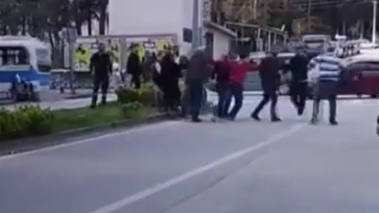 Park yüzünden birbirine girdiler: Bursa’da sokak ortasında meydan savaşı