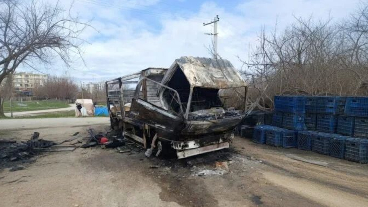 Pazarcı esnafının aracı kundaklandı