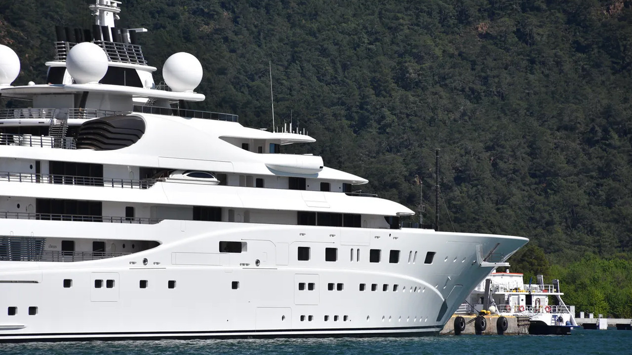 Dev yat Marmaris’te: 25 milyon liralık yakıt ikmali