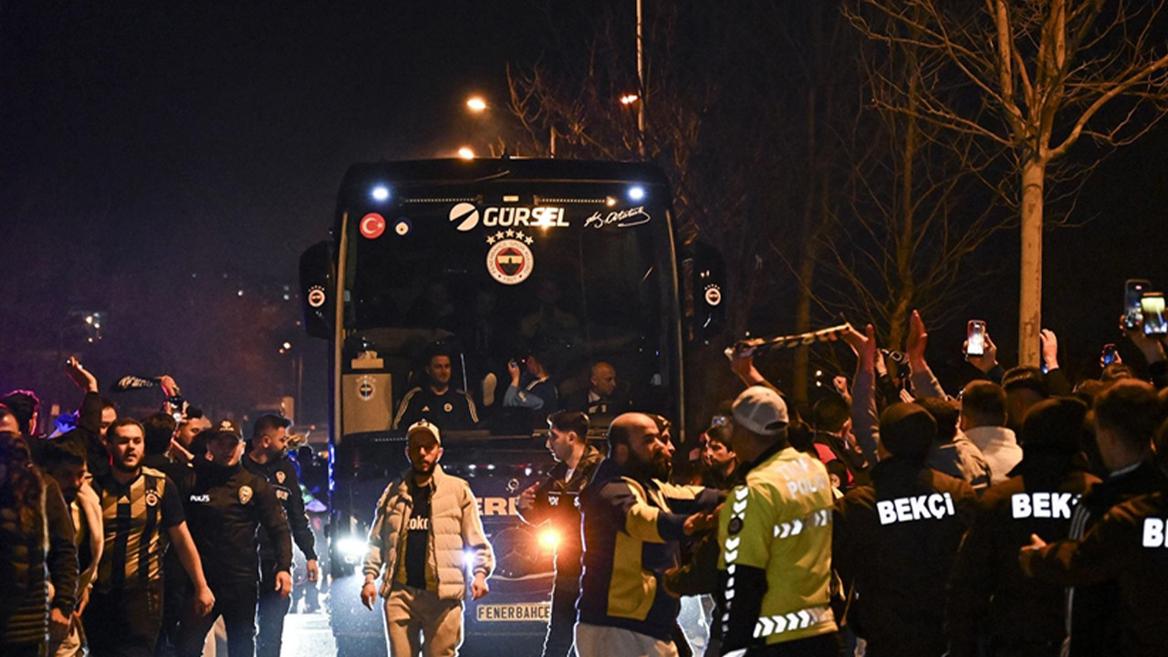 Fenerbahçe’ye derbi galibiyeti sonrası tesislerde coşkulu karşılama
