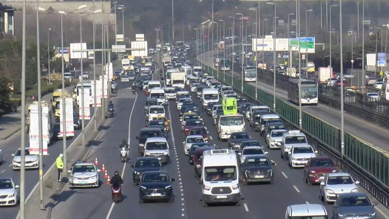 İstanbul'da haftanın ilk iş gününde trafik yoğunluğu