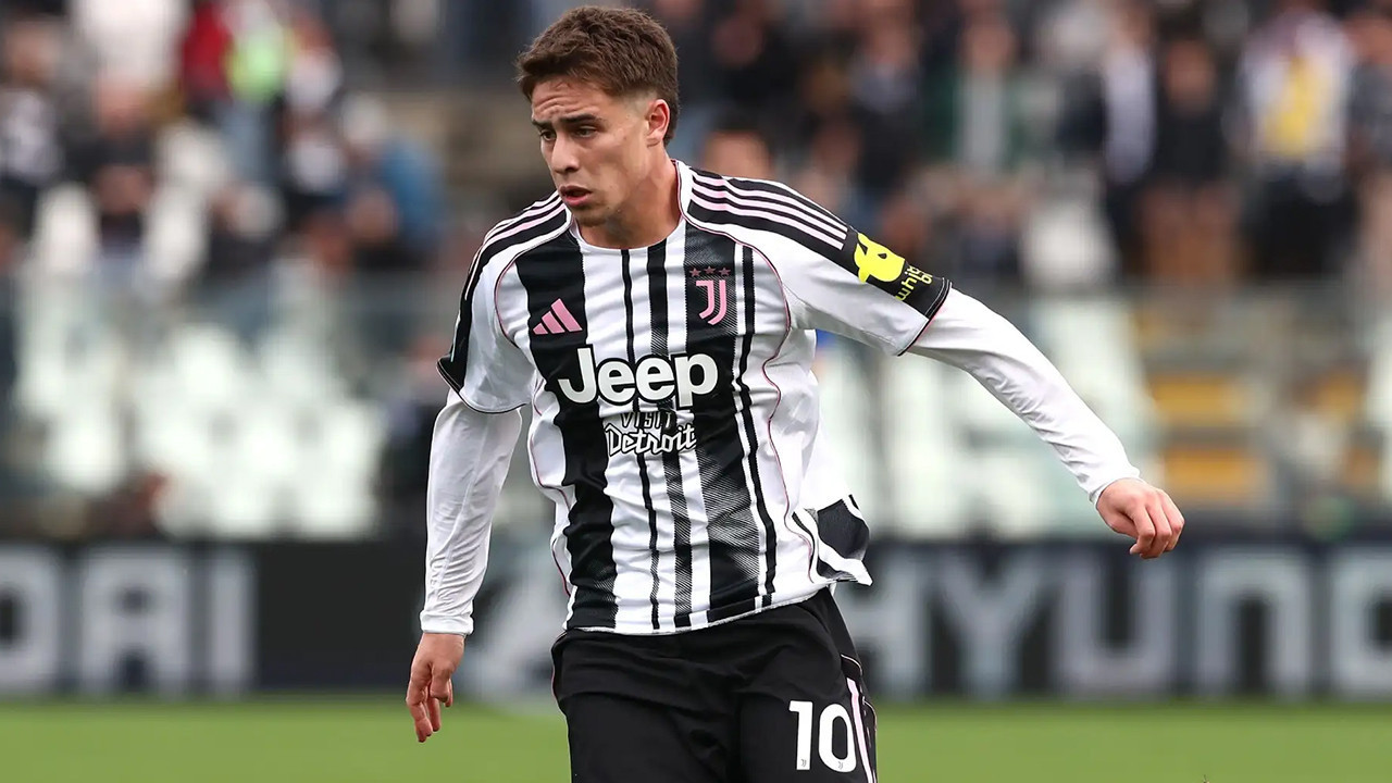 Kenan Yıldız Genoa maçı öncesi ödülünü aldı