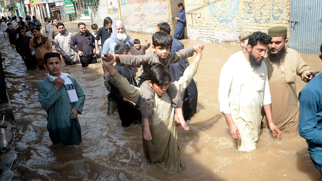 Pakistan'da şiddetli yağışta 6 kişi hayatını kaybetti